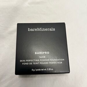 bareMinerals BAREPRO 16HR Skin-Perfecting Powder Foundation